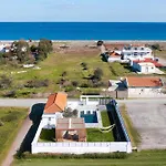 ελin Villa